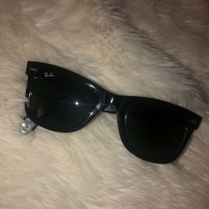 RayBan classic Wayfarer. Tortious shell.